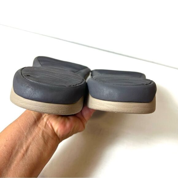 Vionic Gray Faux Leather Thong Summer Sandals Women's 11 Comfort Casual "Aliza" - Picture 6 of 9